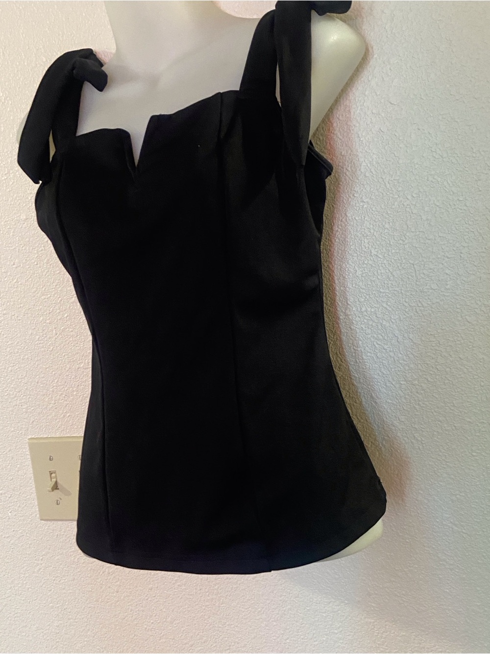 Black Tie-Shoulder Sweetheart Neck Women's Top Size Approximately SM - Picture 3 of 5